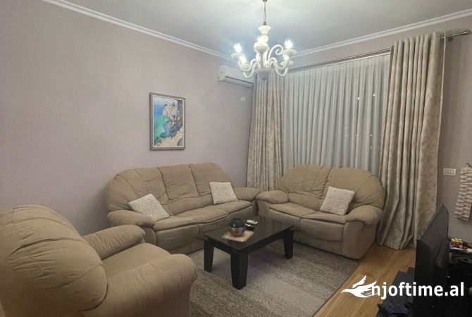 Shtepi me qera 2+1 ne Tirane - 450 Euro