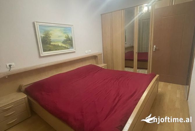 Shtepi me qera Apartament ne Tirane, 2+1, Mobilimi E mobiluar, Pagesa 450  Euro.