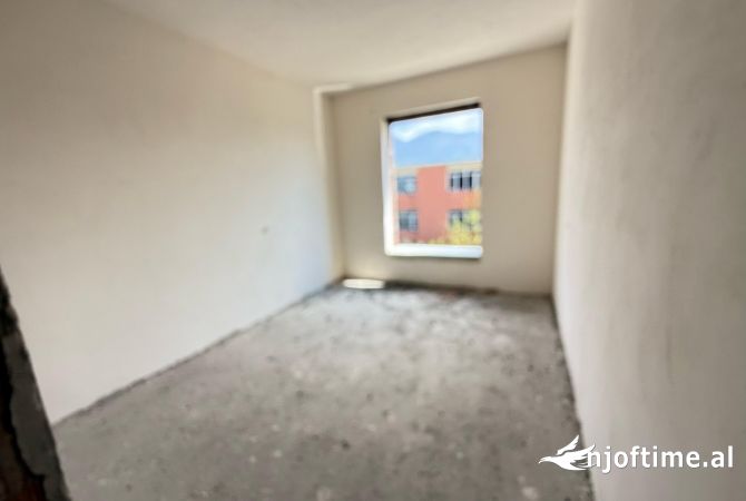 Shtepi ne shitje Apartament ne Tirane, 2+1, Mobilimi Bosh, pa mobiluar, Pagesa 150,000  Euro.