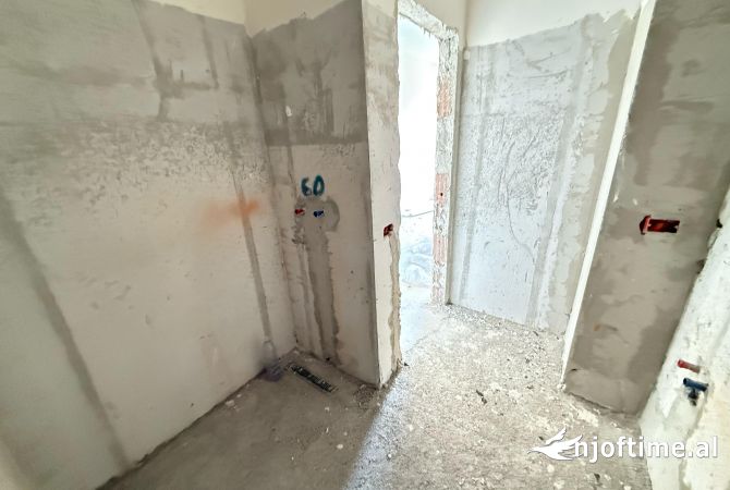 Shtepi ne shitje Apartament ne Tirane, 2+1, Mobilimi Bosh, pa mobiluar, Pagesa 150,000  Euro.
