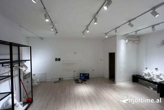 Ambient biznesi me qera 3+1 ne Tirane - 600 Euro