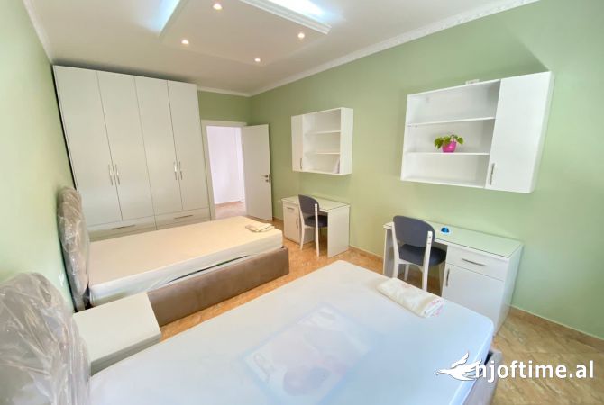 Shtepi me qera Apartament ne Tirane, 2+1, Mobilimi E mobiluar, Pagesa 800  Euro.