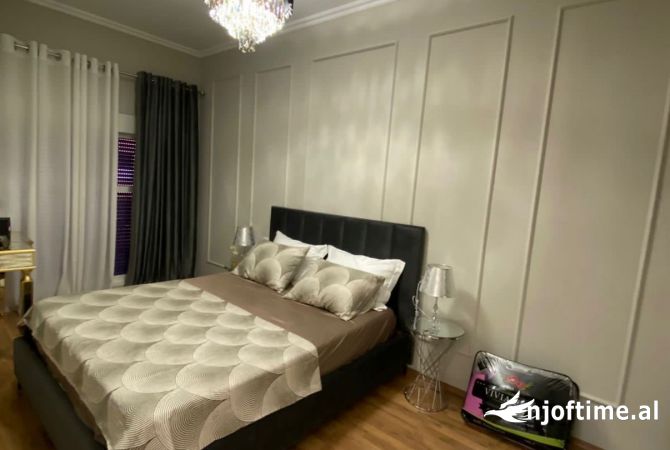 Shtepi me qera Apartament ne Tirane, 2+1, Mobilimi E mobiluar, Pagesa 500  Euro.