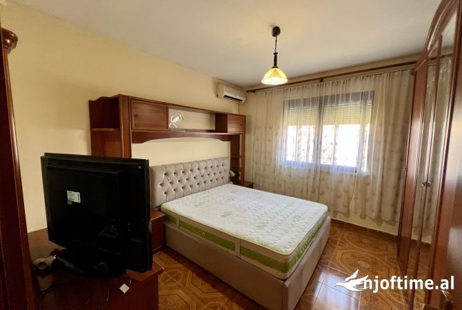 Shtepi me qera Apartament ne Tirane, 1+1, Mobilimi E mobiluar, Pagesa 400  Euro.