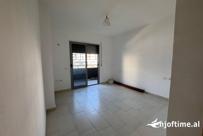 Shtepi me qera Apartament ne Tirane, 2+1, Mobilimi Pjeserisht e mobiluar, Pagesa 400  Euro.