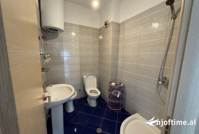 Shtepi me qera Apartament ne Tirane, 2+1, Mobilimi Pjeserisht e mobiluar, Pagesa 400  Euro.