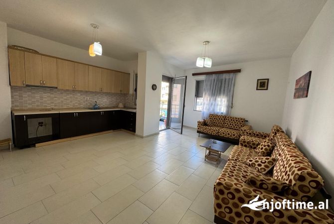 Shtepi me qera 2+1 ne Tirane - 400 Euro