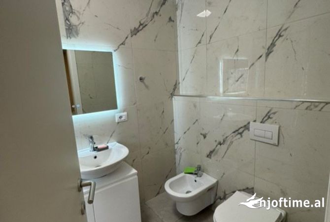 Shtepi me qera Apartament ne Tirane, 2+1, Mobilimi E mobiluar, Pagesa 650  Euro.