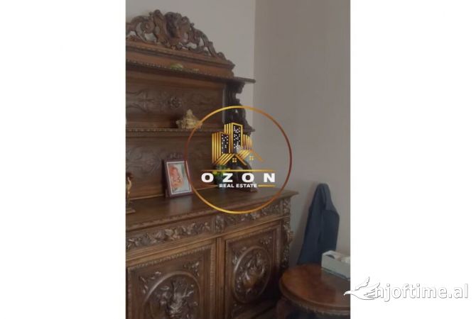 Shtepi ne shitje Apartament ne Tirane, 2+1, Mobilimi E mobiluar, Pagesa 100,000  Euro.