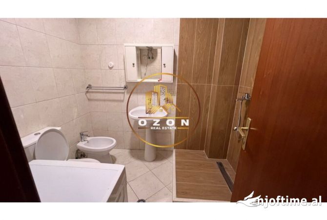 Shtepi me qera Apartament ne Tirane, 3+1, Mobilimi E mobiluar, Pagesa 800  Euro.