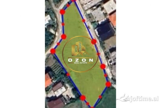 Truall ose Toke ne Tirane - 455,000 Euro
