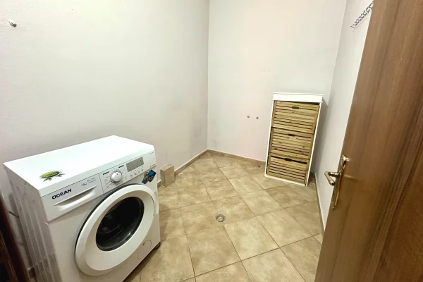 Shtepi me qera Apartament ne Tirane, 2+1, Mobilimi E mobiluar, Pagesa 600  Euro.