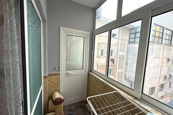 Shtepi me qera Apartament ne Tirane, 2+1, Mobilimi E mobiluar, Pagesa 800  Euro.