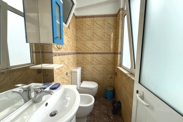 Shtepi me qera Apartament ne Tirane, 2+1, Mobilimi E mobiluar, Pagesa 800  Euro.