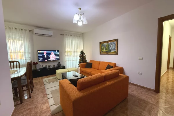 Shtepi me qera 2+1 ne Tirane - 700 Euro