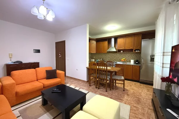 Shtepi me qera 2+1 ne Tirane - 700 Euro