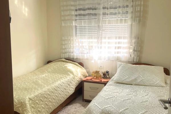 Shtepi ne shitje Apartament ne Tirane, 2+1, Mobilimi E mobiluar, Pagesa 25,000,000  Leke.