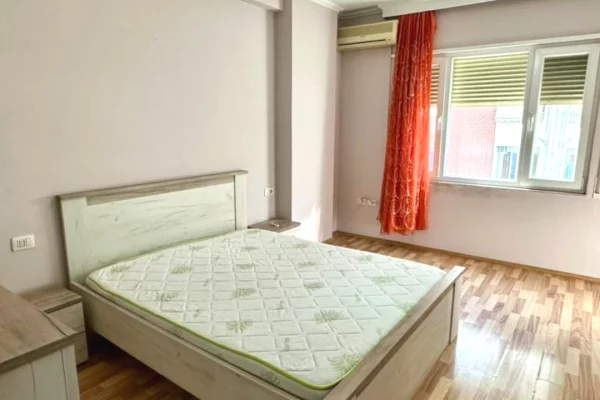 Shtepi me qera Apartament ne Tirane, 2+1, Mobilimi E mobiluar, Pagesa 550  Euro.