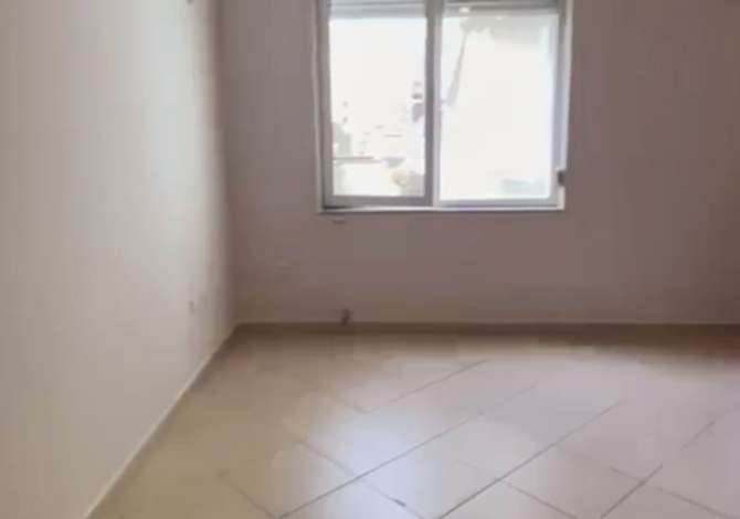 Ofrojme me qera Ambient 2+1+2 per zyra te ndryshme Biznesi. Zona qender rruga e Kavajes prane Kishes