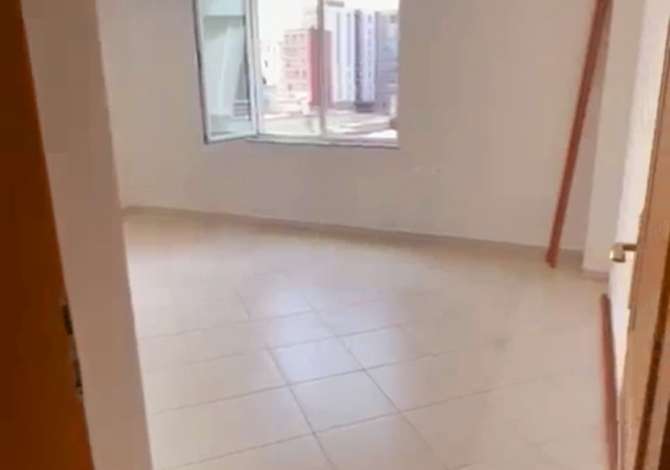 Ofrojme me qera Ambient 2+1+2 per zyra te ndryshme Biznesi. Zona qender rruga e Kavajes prane Kishes