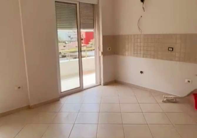 Ofrojme me qera Ambient 2+1+2 per zyra te ndryshme Biznesi. Zona qender rruga e Kavajes prane Kishes