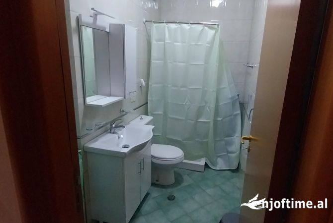 Shtepi me qera Apartament ne Tirane, 3+1, Mobilimi E mobiluar, Pagesa 900  Euro.