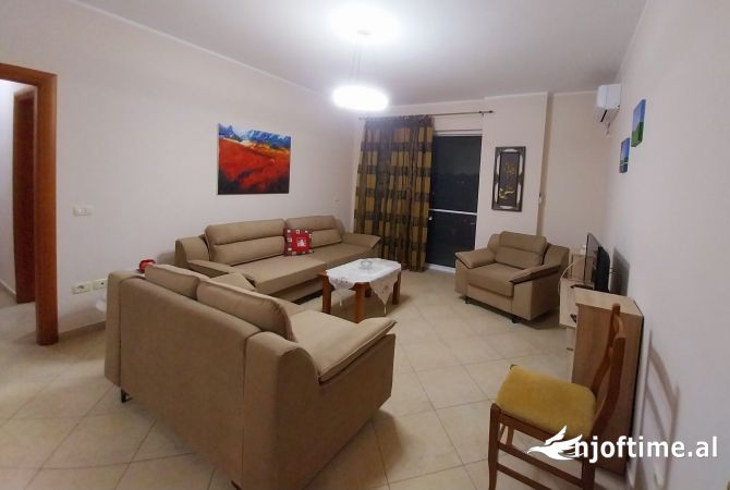 Shtepi me qera Apartament ne Tirane, 3+1, Mobilimi E mobiluar, Pagesa 900  Euro.