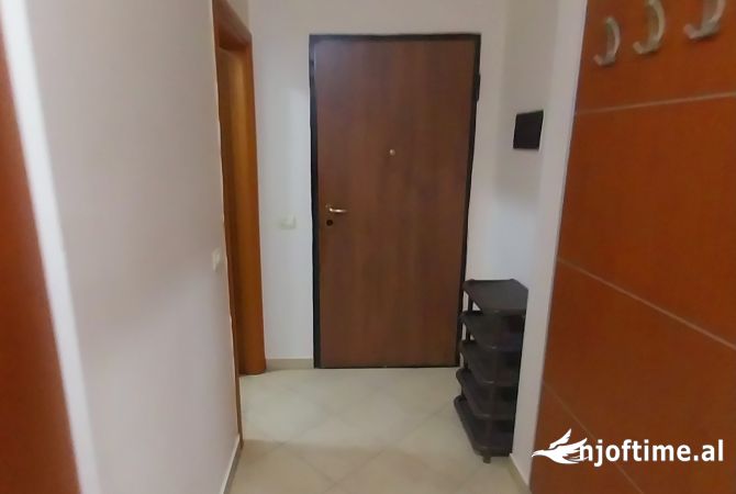Shtepi me qera Apartament ne Tirane, 3+1, Mobilimi E mobiluar, Pagesa 900  Euro.