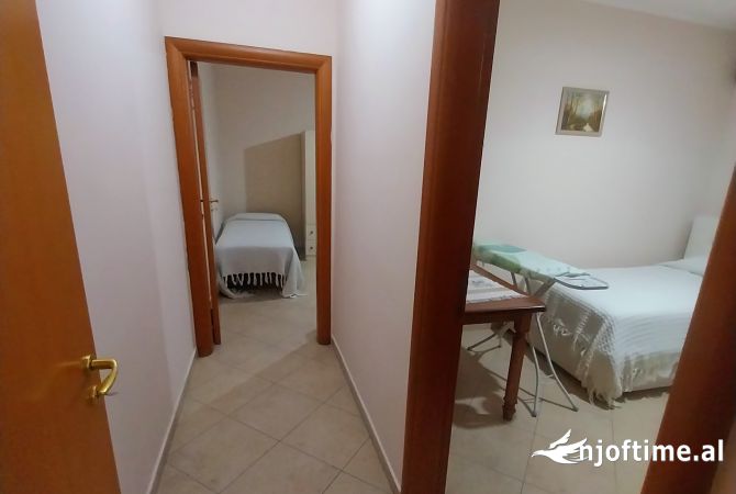 Shtepi me qera Apartament ne Tirane, 3+1, Mobilimi E mobiluar, Pagesa 900  Euro.