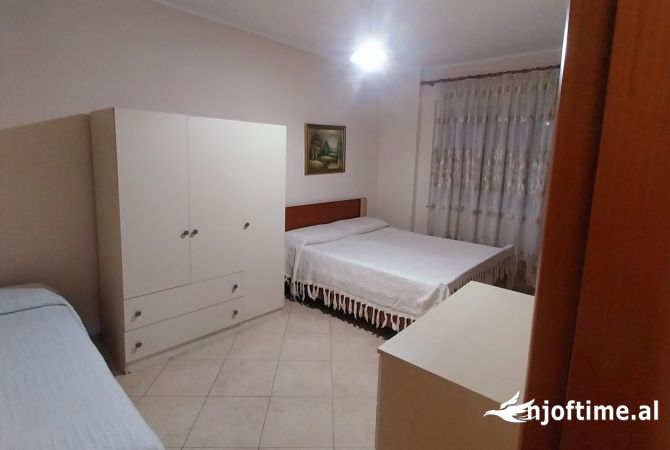 Shtepi me qera Apartament ne Tirane, 3+1, Mobilimi E mobiluar, Pagesa 900  Euro.