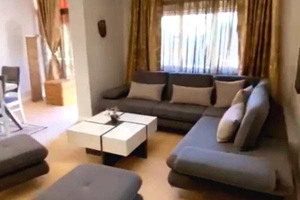 Shtepi me qera 3+1 ne Tirane - 100,000 Leke