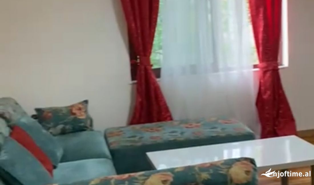 Shtepi me qera Shtepi Private ne Tirane, 2+1, Mobilimi E mobiluar, Pagesa 380  Euro.