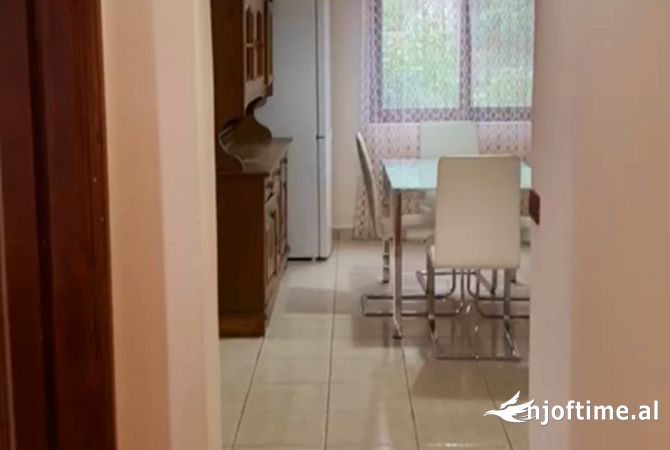 Shtepi me qera Shtepi Private ne Tirane, 2+1, Mobilimi E mobiluar, Pagesa 380  Euro.