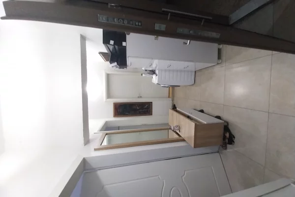 Shtepi ne shitje Apartament ne Tirane, 2+1, Mobilimi E mobiluar, Pagesa 140,000  Euro.