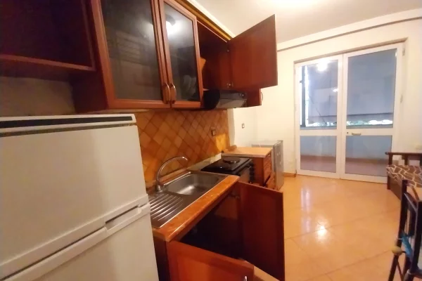 Shtepi me qera 1+1 ne Tirane - 40,000 Leke