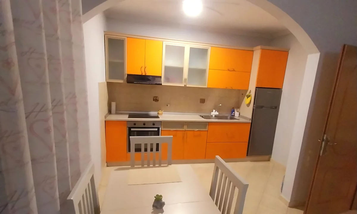 Shtepi me qera Apartament ne Tirane, 1+1, Mobilimi E mobiluar, Pagesa 45,000  Leke.