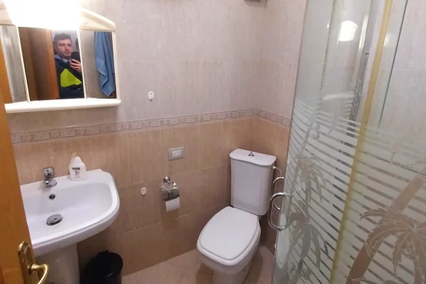 Shtepi me qera Apartament ne Tirane, 1+1, Mobilimi E mobiluar, Pagesa 45,000  Leke.