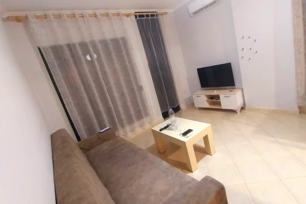 Shtepi me qera Apartament ne Tirane, 1+1, Mobilimi E mobiluar, Pagesa 45,000  Leke.