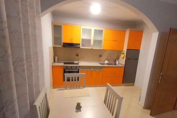 Shtepi me qera 1+1 ne Tirane - 45,000 Leke