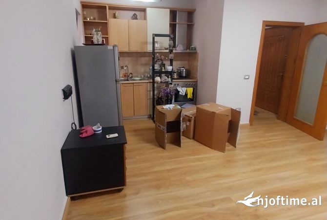 Ambient biznesi me qera 3+1 ne Tirane - 50,000 Leke