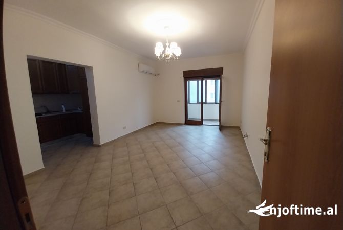 Ambient biznesi me qera 3+1 ne Tirane - 70,000 Leke