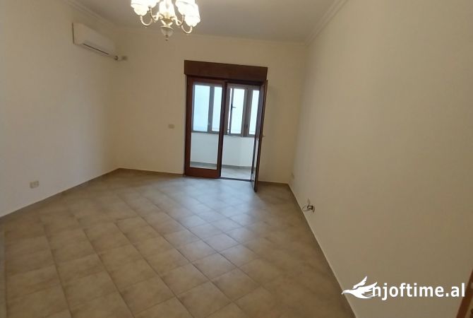 Ambient biznesi me qera 3+1 ne Tirane - 70,000 Leke