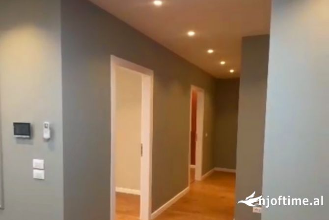 Ambient biznesi me qera 3+1 ne Tirane - 1,400 Euro