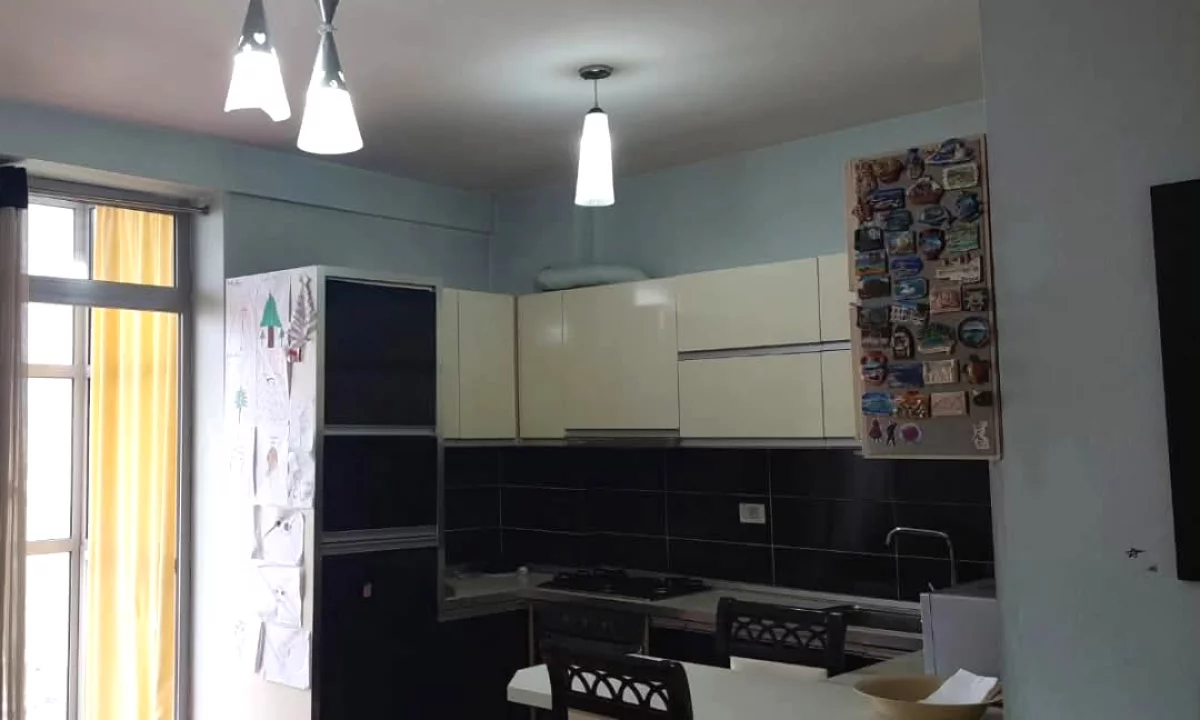 Shtepi me qera Apartament ne Tirane, 2+1, Mobilimi E mobiluar, Pagesa 500  Euro.