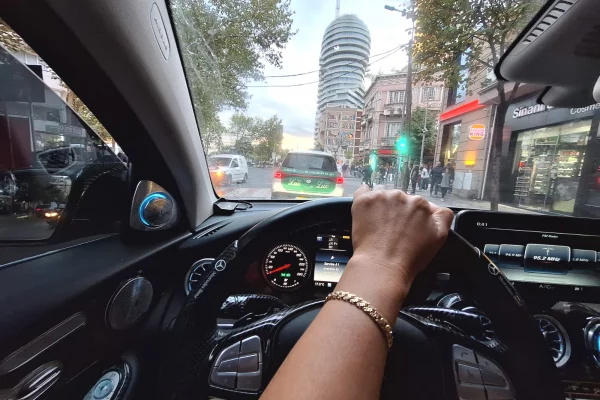 Makina ne shitje ne Tirane, Mercedes-Benz, 2018 Diesel,Kambio Automatik Pagesa 27,500  Euro.