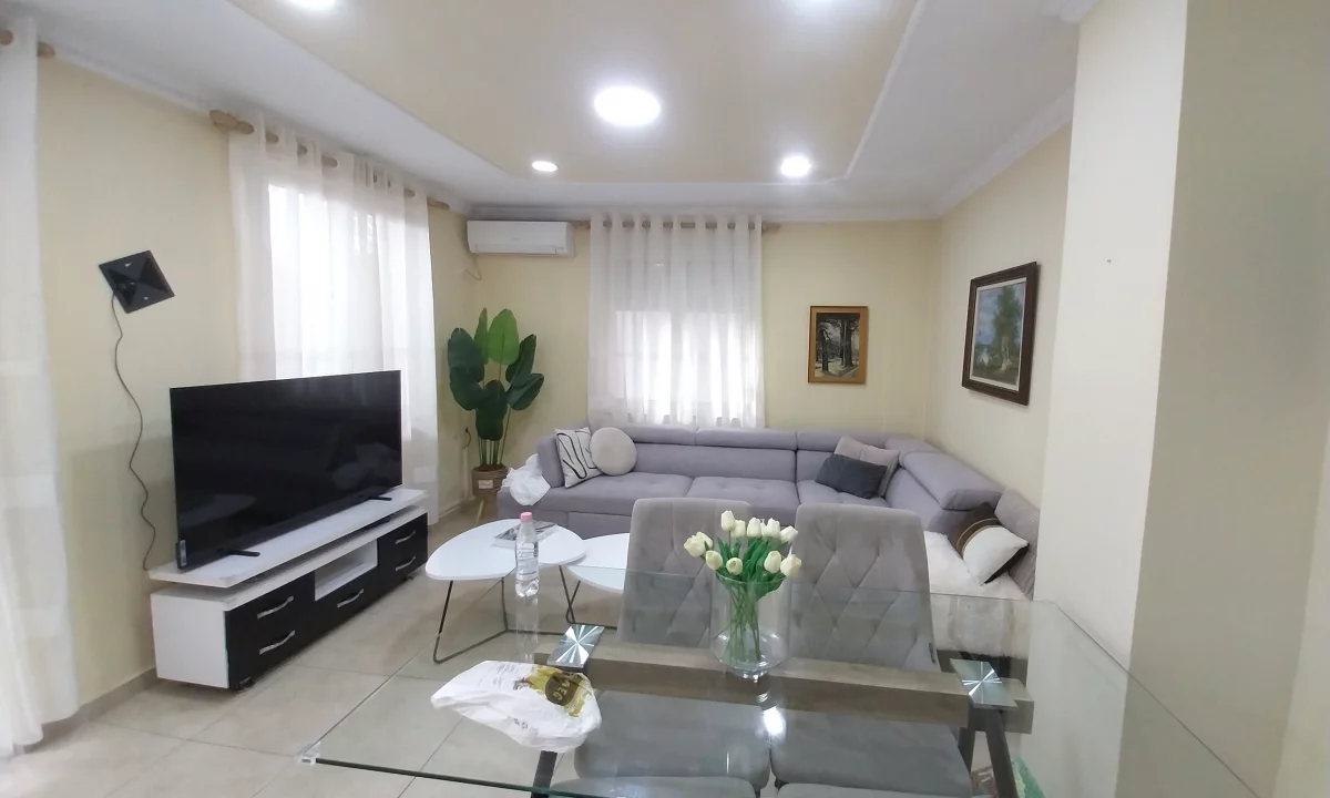 Shtepi me qera Apartament ne Tirane, 1+1, Mobilimi E mobiluar, Pagesa 55,000  Leke.