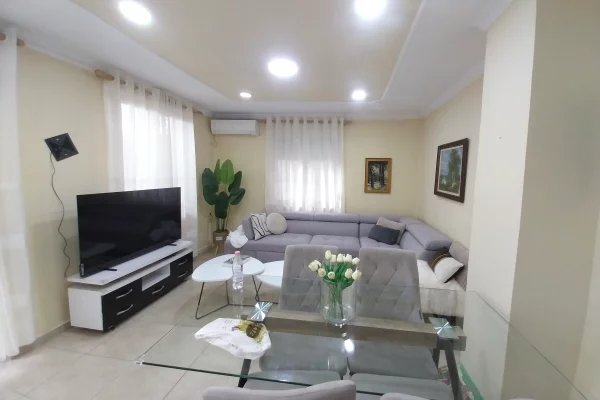 Shtepi me qera 1+1 ne Tirane - 55,000 Leke