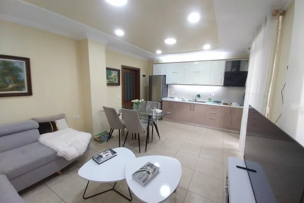 Shtepi me qera 1+1 ne Tirane - 55,000 Leke