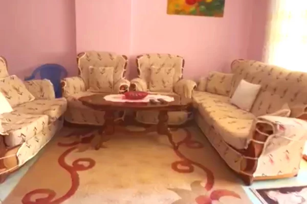 Shtepi me qera Apartament ne Tirane, 2+1, Mobilimi E mobiluar, Pagesa 35,000  Leke.