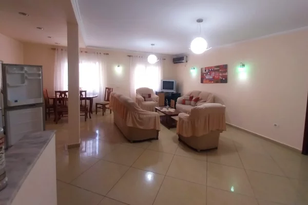 Appartamento in affitto a Tirana 3+1, Arredato